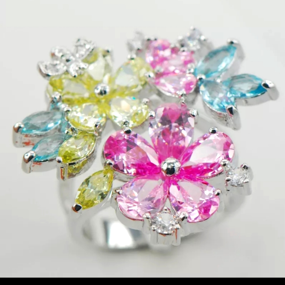New multi color flowers 18k white GF ring